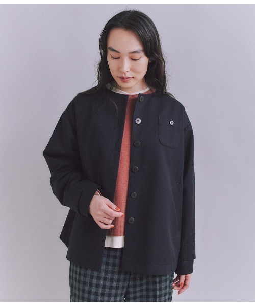 SIPULI(シプリ)の「Coated Cotton Poly Twill ヘンリーハーフコート(ダウンジャケット/コート・レディース・ブラック/ベージュ・2)」の13枚目の写真