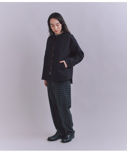 SIPULI(シプリ)の「Coated Cotton Poly Twill ヘンリーハーフコート(ダウンジャケット/コート・レディース・ブラック/ベージュ・2)」の20枚目の写真