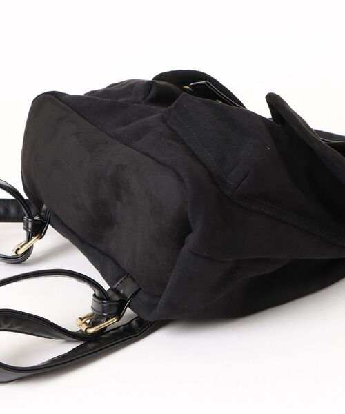 an meets zakka（アンミツザッカ）の「an meets zakka レトロフラップスウェードリュックサック（バックパック/リュック・レディース・キャメル/ブラウン/ブラック・ONESIZE）」の5枚目の写真