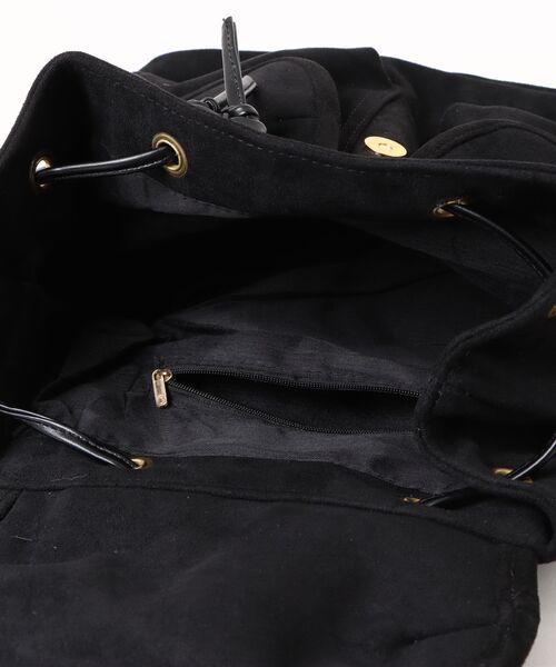 an meets zakka（アンミツザッカ）の「an meets zakka レトロフラップスウェードリュックサック（バックパック/リュック・レディース・キャメル/ブラウン/ブラック・ONESIZE）」の6枚目の写真