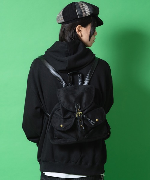 an meets zakka（アンミツザッカ）の「an meets zakka レトロフラップスウェードリュックサック（バックパック/リュック・レディース・キャメル/ブラウン/ブラック・ONESIZE）」の9枚目の写真