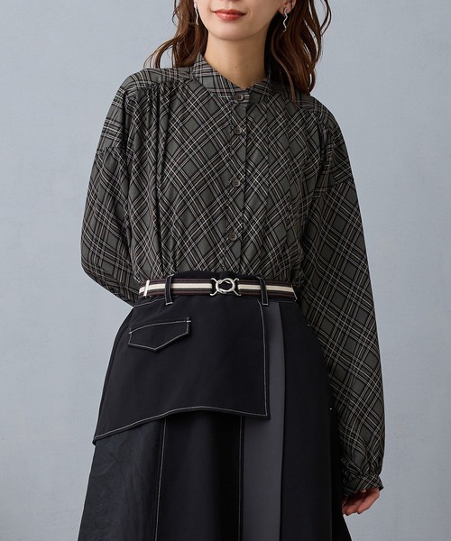 NICOLE CLUB（ニコル　クラブ）の「プリーツ柄ブラウス（シャツ/ブラウス・レディース・ブラウン/グリーン/グレー・MEDIUM）」の3枚目の写真