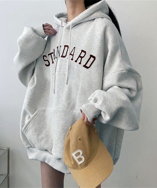 VIBGYOR(ヴィブジョー)の「カレッジロゴ プルオーバーパーカー /韓国カジュアル ビッグシルエット(CZ)(パーカー・レディース・アイボリー/グレー/ネイビー・FREE)」の4枚目の写真