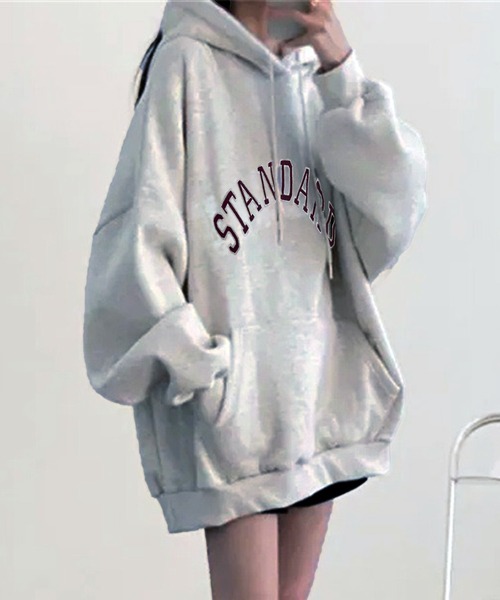 VIBGYOR(ヴィブジョー)の「カレッジロゴ プルオーバーパーカー /韓国カジュアル ビッグシルエット(CZ)(パーカー・レディース・アイボリー/グレー/ネイビー・FREE)」の6枚目の写真