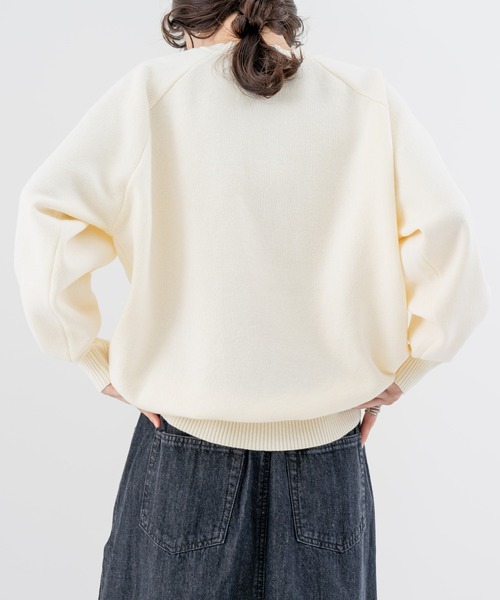 refinedworks（リファインドワークス）の「【refinedworks】スウェット のような着心地の ロゴニット（ニット/セーター・レディース・ベージュ/ネイビー/ホワイト・FREE）」の11枚目の写真
