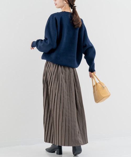 refinedworks（リファインドワークス）の「【refinedworks】スウェット のような着心地の ロゴニット（ニット/セーター・レディース・ベージュ/ネイビー/ホワイト・FREE）」の19枚目の写真