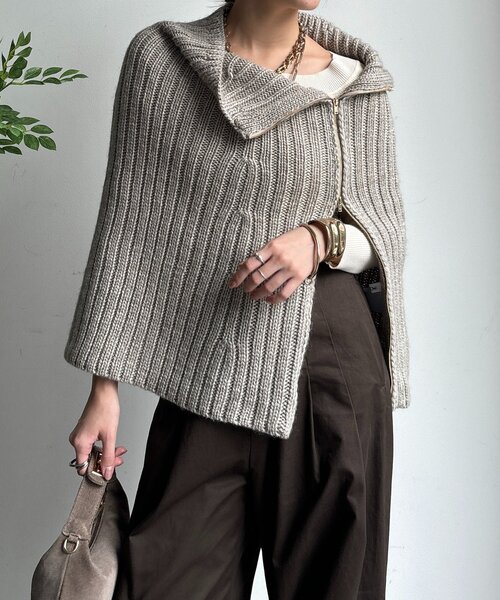 DouDou（ドゥドゥ）の「ジップアップポンチョ（ニット/セーター・レディース・ベージュ/ネイビー・FREE）」の2枚目の写真