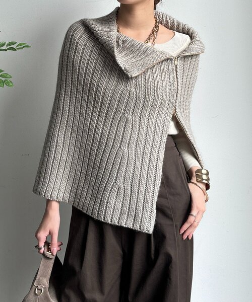 DouDou（ドゥドゥ）の「ジップアップポンチョ（ニット/セーター・レディース・ベージュ/ネイビー・FREE）」の3枚目の写真