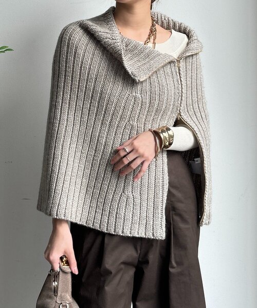 DouDou（ドゥドゥ）の「ジップアップポンチョ（ニット/セーター・レディース・ベージュ/ネイビー・FREE）」の4枚目の写真