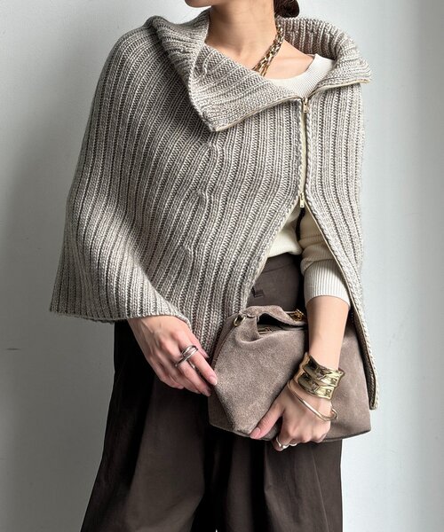 DouDou（ドゥドゥ）の「ジップアップポンチョ（ニット/セーター・レディース・ベージュ/ネイビー・FREE）」の5枚目の写真