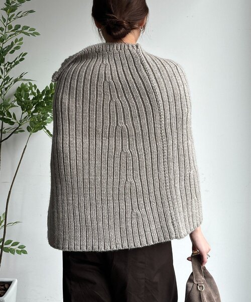 DouDou（ドゥドゥ）の「ジップアップポンチョ（ニット/セーター・レディース・ベージュ/ネイビー・FREE）」の6枚目の写真