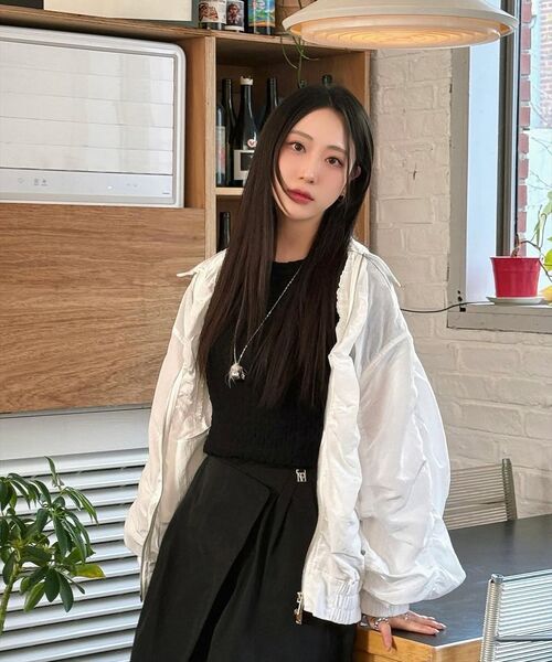 WESLEYHYUSTON(ウェズリーユーストン)の「Suede string side detail crop knit black(Tシャツ/カットソー・レディース・その他・SMALL/MEDIUM)」の2枚目の写真