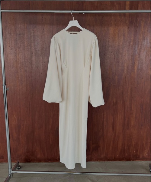 Amiur（エミレ）の「balloon sleeve waist tuck ops / バルーンスリーブウエストタックワンピース（ワンピース・レディース・ブラック/アイボリー・FREE）」の2枚目の写真