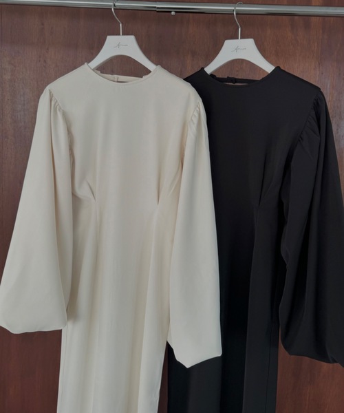 Amiur（エミレ）の「balloon sleeve waist tuck ops / バルーンスリーブウエストタックワンピース（ワンピース・レディース・ブラック/アイボリー・FREE）」の4枚目の写真