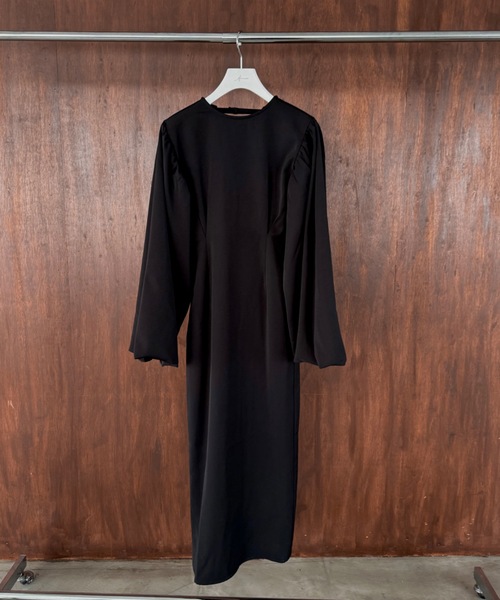 Amiur（エミレ）の「balloon sleeve waist tuck ops / バルーンスリーブウエストタックワンピース（ワンピース・レディース・ブラック/アイボリー・FREE）」の5枚目の写真