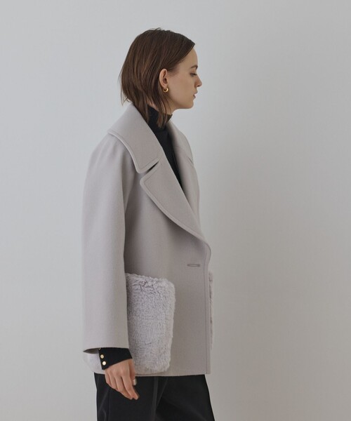 GRACE CONTINENTAL（グレースコンチネンタル）の「ファーポケットピーコート（ピーコート・レディース・サックスブルー/ブラック/ベージュ・36/38）」の18枚目の写真