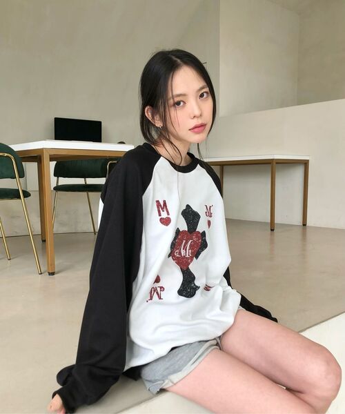 MUCENT(ムセント)の「ハートリッククラックハートクロスナグラン配色スウェット男女共用(スウェット・レディース・ブラック・FREE)」の4枚目の写真