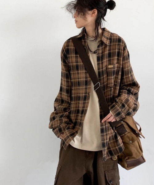 FreeZone(フリーゾーン)の「ビッグシルエットチェックシャツ(シャツ/ブラウス・メンズ・ブラウン/グレー・F)」の8枚目の写真