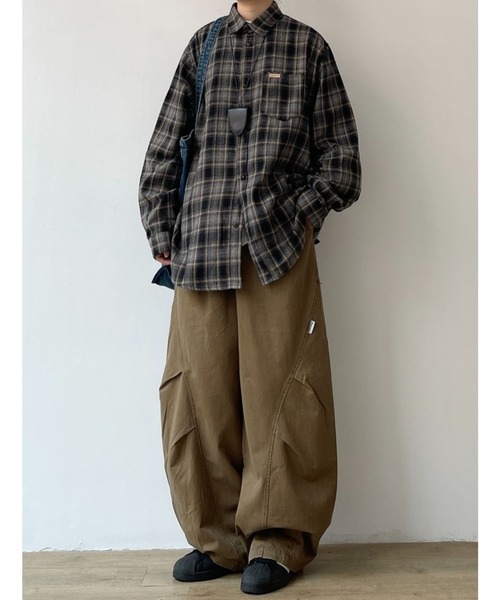 FreeZone(フリーゾーン)の「ビッグシルエットチェックシャツ(シャツ/ブラウス・メンズ・ブラウン/グレー・F)」の17枚目の写真