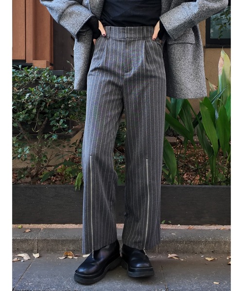 CIEL'AIR（シエルエアー）の「STRIPED ZIP SLIT PANTS（ｽﾄﾗｲﾌﾟZIPｽﾘｯﾄﾊﾟﾝﾂ）（その他パンツ・レディース・ベージュ/グレー・MEDIUM）」の2枚目の写真