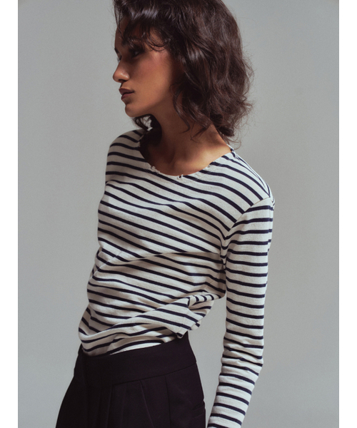 ERER（エルエル）の「ストライプ柄ヴィンテージウォッシュ加工長袖ネイビー（Tシャツ/カットソー・レディース・ネイビー・1/2）」の3枚目の写真