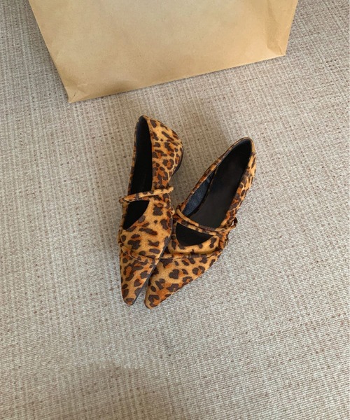 shoes365(シューズスリーシックスファイヴ)の「ストラップデザインポインテッドトゥフラットシューズ(パンプス・レディース・ブラック/ブラウン/レオパード/レッド・23.0cm/23.5cm/24.0cm/24.5cm/25.0cm)」の22枚目の写真