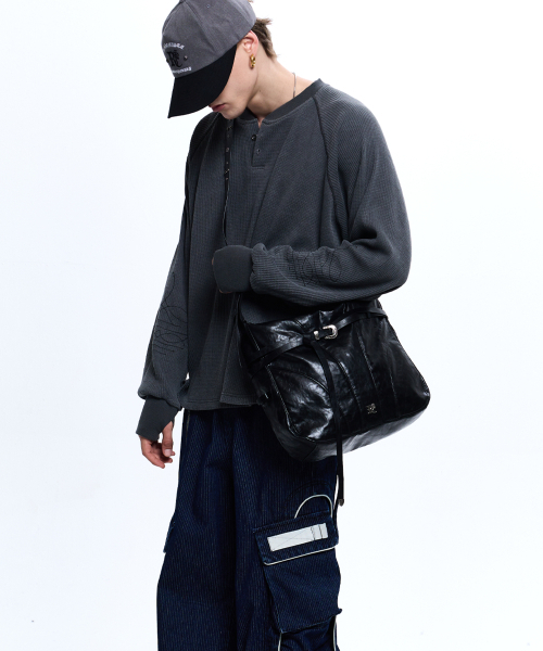 RSSC(アールエスエスシー)の「WESTERN BELT CROSS BAG - BLACK(メッセンジャーバッグ・レディース・その他・FREE)」の2枚目の写真