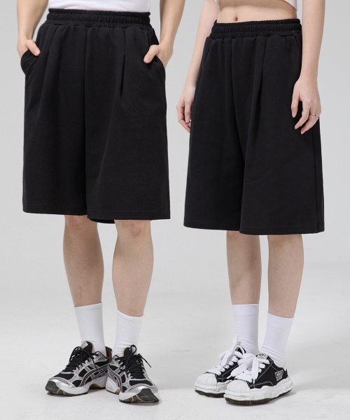 GRANFINNY(グランフィニ)の「無地ワンタックバミューダショートパンツ-ブラック(その他パンツ・レディース・ブラック・SMALL)」の2枚目の写真