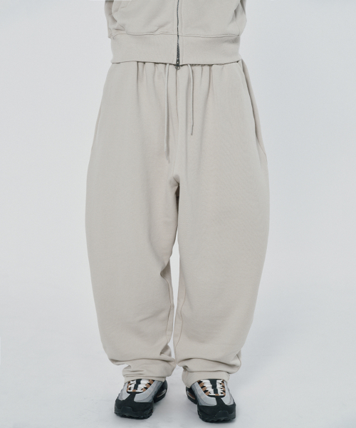 suade（スエード）の「BASIC WIDE LONG PANTS [IVORY]（スウェットパンツ・レディース・その他・SMALL/MEDIUM）」の2枚目の写真