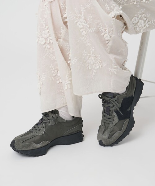 NEW BALANCE（ニューバランス）の「＜New Balance＞U327/スニーカー（スニーカー・レディース・ダークグレー・22.5cm/23cm/23.5cm/24cm/24.5cm/25cm）」の2枚目の写真