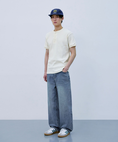 ATEZ（アテズ）の「ナチュラルウォッシングセミワイドデニムパンツ[ライトブルー]（デニムパンツ・レディース・その他・SMALL/MEDIUM/LARGE/X-LARGE/XX-LARGE）」の2枚目の写真