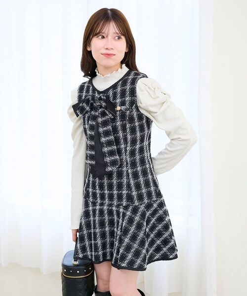 MAJESTIC LEGON(マジェスティックレゴン)の「リボンブローチセットツイードワンピ(ワンピース・レディース・ホワイト系その他2/ブラック系その他・MEDIUM)」の3枚目の写真