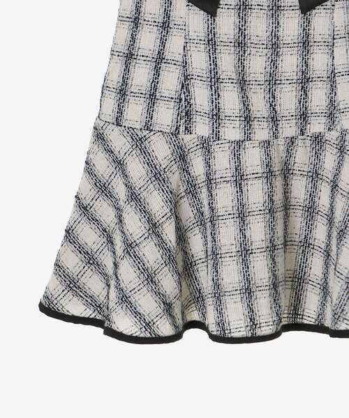 MAJESTIC LEGON(マジェスティックレゴン)の「リボンブローチセットツイードワンピ(ワンピース・レディース・ホワイト系その他2/ブラック系その他・MEDIUM)」の13枚目の写真