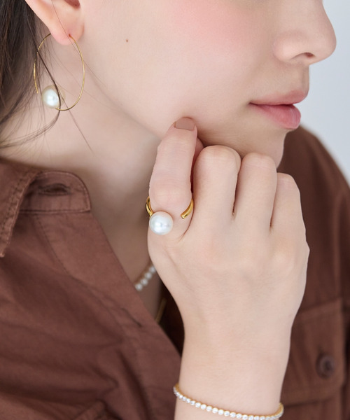 Phoebe（フィービィー）の「【金属アレルギー対応】パールオープンリング/ステンレス/大ぶり/存在感◎/主役級（リング・レディース・ホワイト・FREE）」の2枚目の写真