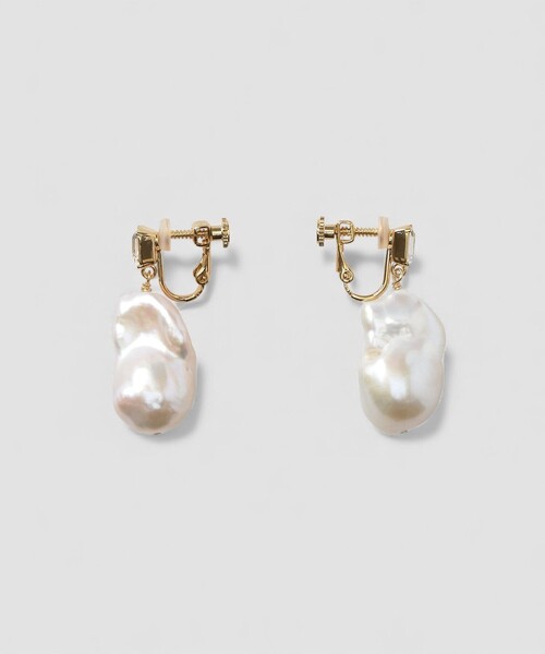 ANAYI(アナイ)の「淡水バロックパールイヤリング(イヤリング・レディース・オフホワイト・FREE)」の8枚目の写真