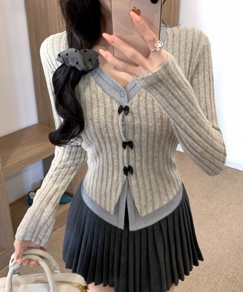 Achic(アシック)の「春向け リボン付きレイヤード風トップス(シャツ/ブラウス・レディース・ブラック/グレー/ピンク/ダークグレー/オートミール・M)」の1枚目の写真