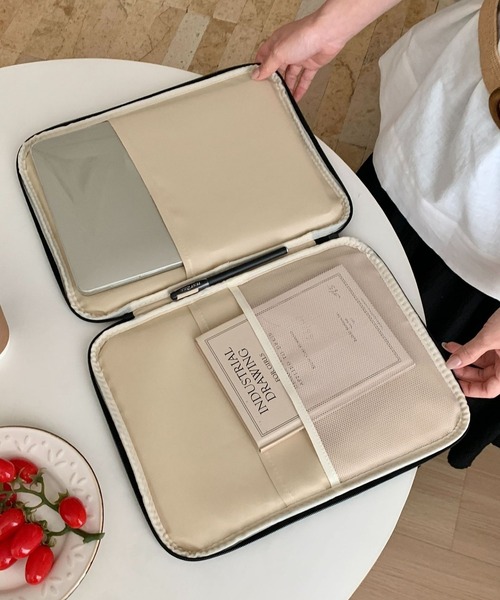 lit.Cy(リットシー)の「スタードット クッション タブレットケース 10inch 11inch 13.3inch(PC・タブレットケース・レディース・ブラック/ピンク/ミント・A/B)」の4枚目の写真
