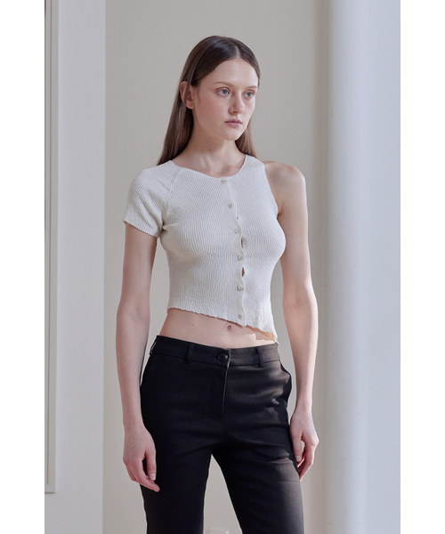 AFTERHOURS(アフターアワーズ)の「ASYMMETRIC SLEEVE KNIT CARDIGAN (IVORY)(カーディガン/ボレロ・レディース・その他・FREE)」の3枚目の写真