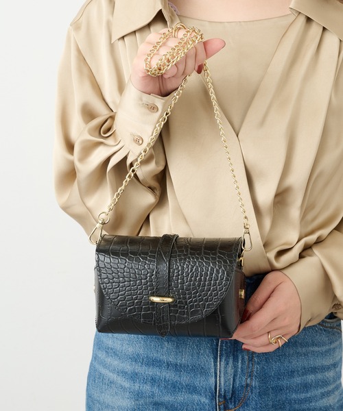 AULENTTI（オウレンティ）の「【AULENTTI】クロコ型押しレザーショルダーバッグ LB-85674-CO（ショルダーバッグ・レディース・グレイッシュベージュ/ブラック/キャメル/ベージュ・FREE）」の2枚目の写真