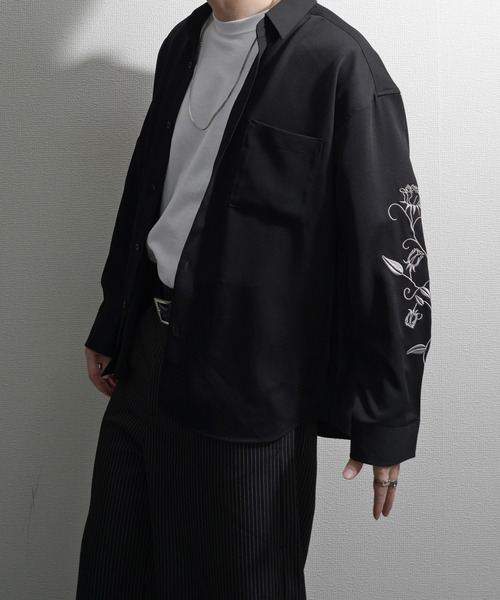 NILWAY(ニルウェイ)の「モダンテイスト ルーズシルエット 袖エンブロイダリー ロングスリーブシャツ(シャツ/ブラウス・メンズ・ホワイト/ブラック/ブルー・MEDIUM/LARGE)」の15枚目の写真