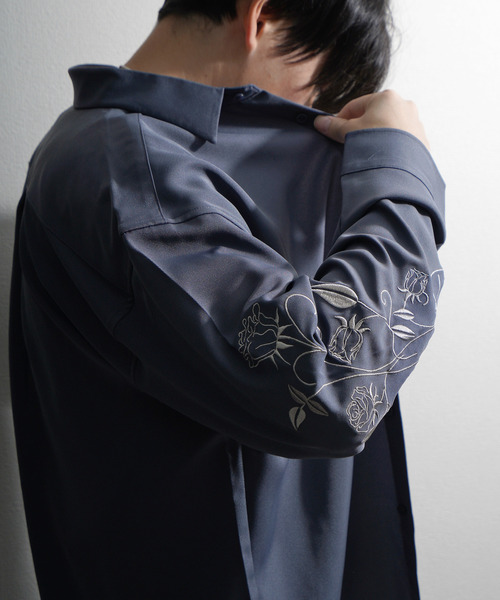 NILWAY(ニルウェイ)の「モダンテイスト ルーズシルエット 袖エンブロイダリー ロングスリーブシャツ(シャツ/ブラウス・メンズ・ホワイト/ブラック/ブルー・MEDIUM/LARGE)」の21枚目の写真