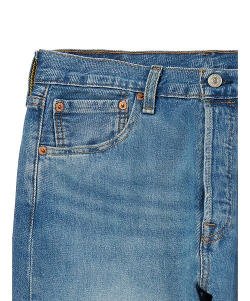 Levi's（リーバイス）の「Levi's/リーバイス 501(R) オリジナルジーンズ（デニムパンツ・メンズ・インディゴブルー・W28 L32/W29 L32/W30 L32/W31 L32/W32 L32/W33 L32/W34 L32/W36 L32）」の2枚目の写真