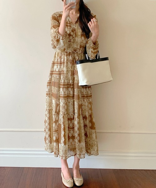 DAY CLOSET(デイ クローゼット)の「【大人っぽ透け感シフォン生地】長袖 クラシカル レトロ 花柄 ジョーゼット ティアードワンピース レディース(ワンピース・レディース・ブラック/ブラウン・FREE)」の7枚目の写真
