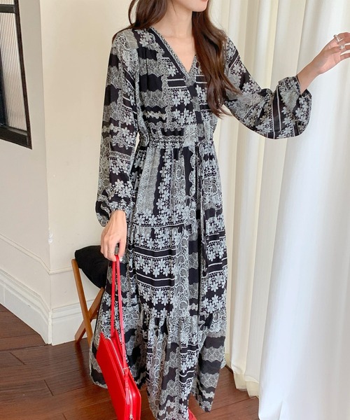 DAY CLOSET(デイ クローゼット)の「【大人っぽ透け感シフォン生地】長袖 クラシカル レトロ 花柄 ジョーゼット ティアードワンピース レディース(ワンピース・レディース・ブラック/ブラウン・FREE)」の3枚目の写真