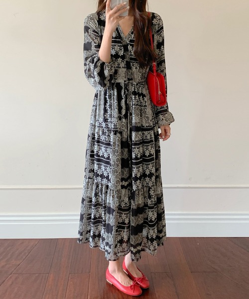 DAY CLOSET(デイ クローゼット)の「【大人っぽ透け感シフォン生地】長袖 クラシカル レトロ 花柄 ジョーゼット ティアードワンピース レディース(ワンピース・レディース・ブラック/ブラウン・FREE)」の4枚目の写真