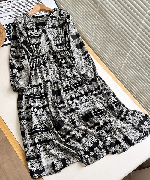 DAY CLOSET(デイ クローゼット)の「【大人っぽ透け感シフォン生地】長袖 クラシカル レトロ 花柄 ジョーゼット ティアードワンピース レディース(ワンピース・レディース・ブラック/ブラウン・FREE)」の5枚目の写真