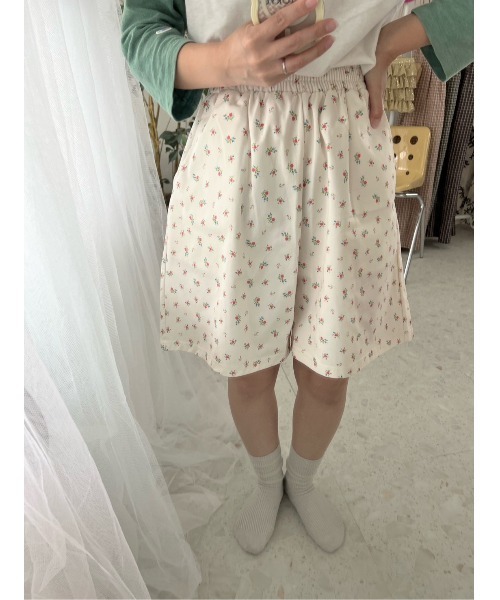 Flugge（フラッジー）の「小花柄ツイルハーフパンツ（その他パンツ・レディース・アイボリー・FREE）」の3枚目の写真