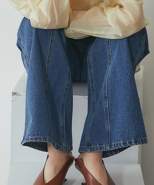ANOTHER S(アナザーエス)の「切り替えフレアデニムパンツ(デニムパンツ・レディース・ブルー/ブラック/ライトブルー・M/S)」の14枚目の写真