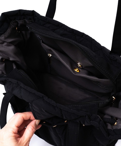 VitaFelice(ヴィータフェリーチェ)の「ベルトデザインキルティングトートバッグ(トートバッグ・レディース・グレー/ブラウン/ブラック・FREE)」の4枚目の写真