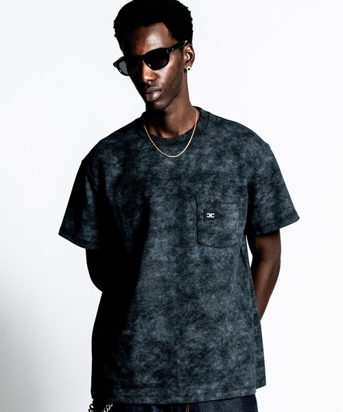 CRIMIE(クライミー)の「FLAG LOGO SPRAY-DYE HEAVY OZ POCKET T-SHIRT(Tシャツ/カットソー・メンズ・ブラック・M/L/XL/XXL)」の1枚目の写真